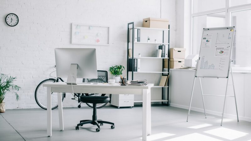 Nowoczesne meble gabinetowe: funkcjonalność i styl w jednym