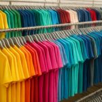 Jak kupować w hurtowni odzieży, żeby nie zamrozić pieniędzy w towarze?